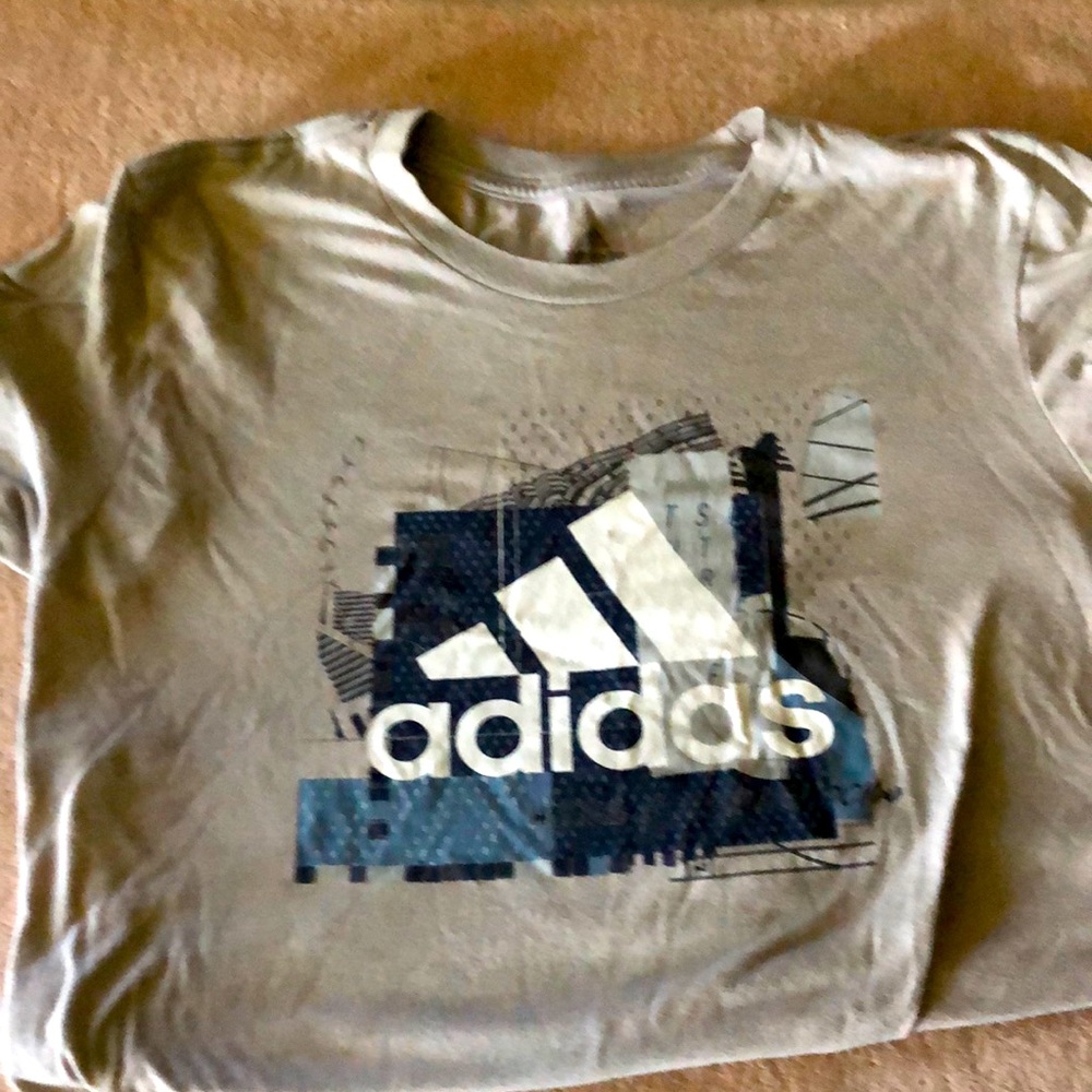 Adidas Boys M shirt